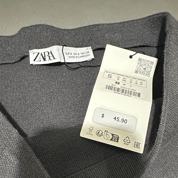 Zara Black Knit Mini Skirt with Logo Tag - Picture 2 of 3